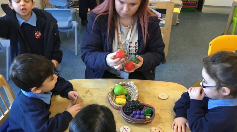 Teacher describing fruit to children