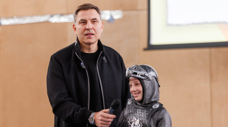 David Walliams with a student